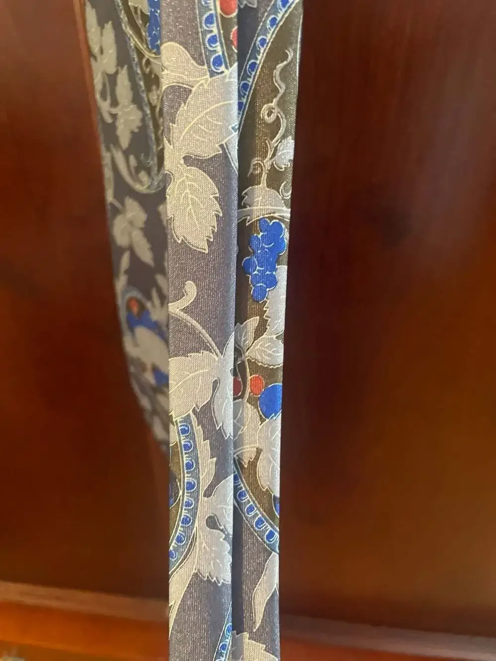 Vintage City Gold Handmade Italy 100% Silk Tie Blue Floral Paisley Grape Pattern